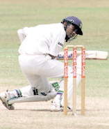 Indian batsman Shiv Sundar Das ducks a rising delivery by Sri Lankan bowler Chaminda Vaas on the fourth day of the third and final cricket test in Colombo September 1, 2001. REUTERS