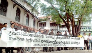 Staff members holding a protest in front of the Faculty of Aesthetics in Colombo. Pic by M.D. Nissanka