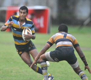 Vidyartha came hard at St. Peter’s from the opening whistle. Pic by Ranjith Perera.