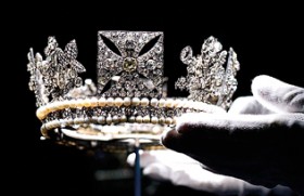 10,000 diamonds from the Queen’s private collection go on display