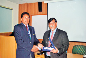 Receiving a momento from MAJU Pakistan