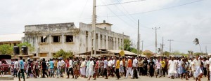 Protesting crowds opposite Mannar Courts