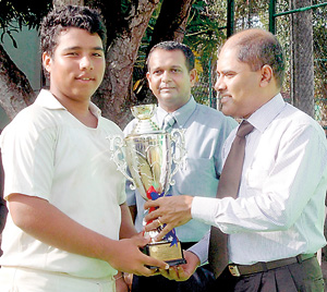 Rahil Atheeq captain of Lyceum International Wattala receiving the R.I.T. Alles Challenge Trophy from the Director of Gateway College Dr. Harsha Alles. Also in the picture is Sajith Liyanage, chief organizer of the tournament.