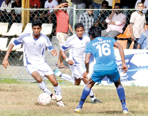 A Navy player on the charge. – Pic by Susantha Liyanawatte.