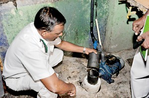 PHIs test a water sample at a city eatery.  Pic by Indika Handuwala