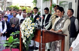 The High Commission of the Islamic Republic of Paksitan and the Pakistan community in Sri Lanka celebrated the 66th Independence Day of Pakistan with traditional fervor and resolve to make Pakistan a strong, dynamic, progressive, tolerant and democratic Islamic welfare state. The High Commissioner of the Islamic Republic of Pakistan in Sri Lanka, Seema Ilahi Baloch hoisted the National Flag in an impressive ceremony at the Pakistan High Commission in Colombo. Subsequently, the messages of the President, Prime Minister and the High Commissioner of Pakistan were read out.