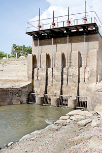 Parakrama Samudraya:  The water level is below the lower level of the  sluice gates