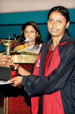 Best boxer in the women’s category B.N. Erandi of MAS Southern receiving the trophy from chief guest Ananda Gunatilleke.