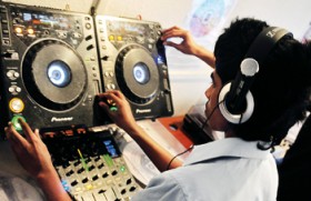Mixing music, making DJs