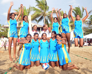 Action in the women's final between Sri Lanka and Maldives which the hosts won comfortably. Pix by Amila Gamage