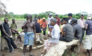 Workers take a break. Pix by Susantha Liyanawatte