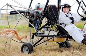 Putin leads crane migration in hang-glider