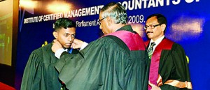 Best Overall Performance in the May 2012 examination Mr. W.G.I. Kalhara being awarded the Founder President Prof. Lakshman R. Watawala Gold Medal for Best Overall Performance in the May 2012 examinations