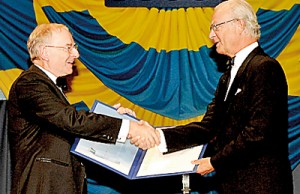Dr Colin Chartres, IWMI Director General (left) receives the Stockholm World Water Prize 2012 from King of Sweden Carl XVI Gustaf. Photo by Cecilia sterberg/Exray