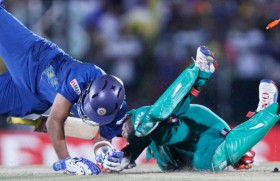 Lankans slide to 32 run defeat