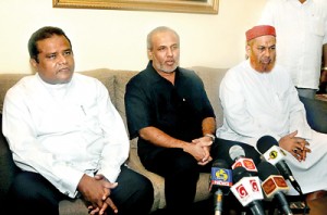 The Chief Minister of Eastern Province Mr. Najeeb A Majeed meet SLMC Leader Rauff Hakeem's residence soon after swearing in as Chief Minister of the Eastern Province. Pic courtasy slmc.lk