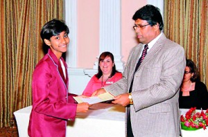 Winner of Second Prize Dewni Ekanayaka receives her certificate