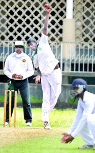 Isipathana speedster Chameera Dissanayake who claimed four Zahira scalps in total swing at Maradana. - Pics by Ranjith Perera