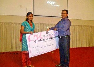 Mr. Lakmal Perera, awarding the scholarship for a participant