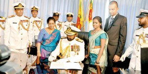 The new Navy Commander assuming duties at an auspicious time at Navy Headquarters on Thursday in the presence of family members and Navy officers. Pic by Indika Handuwala
