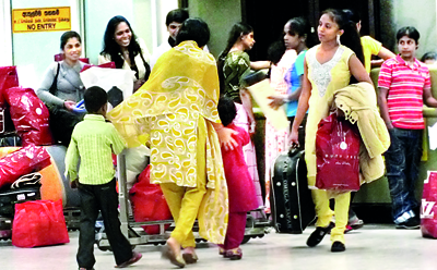 Sri Lankan Housemaids returned from Jordan released from the pri 124