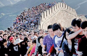 ‘Sea of People’ flock to China’s Great Wall