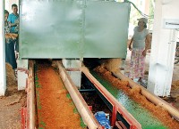 Coir machine that takes on 1000 husks an hour