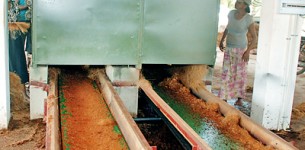 Coir machine that takes on 1000 husks an hour