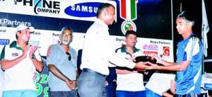 Skipper of Lumbini College, Mahesh Kumar receiving the Bowl championship from Rizmi Marzook, the Past President of PPA