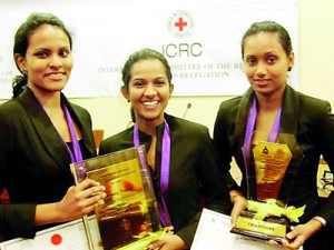 L-R Winners with trophy - Dilhara Gunaratna, Shehara Athukorala and Bemani Abeysinghe — at Senate Room, College House, University of Colombo.