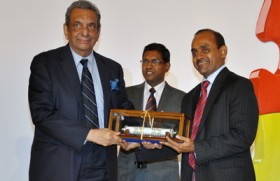 hSenid Founder/CEO recognised as the Most Outstanding Contributor in ICT at NBQSA Awards 2012