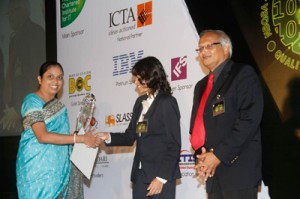 Lakmini Wijesundera, CEO Asia Pacific & Middle East, Ironone Technologies receives the award