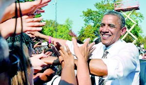 PHOTO: President Barack Obama greets supporters during a campaign rally (Reuters)
