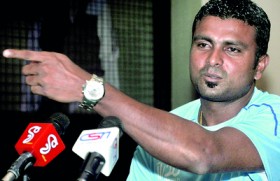 Jayasinghe says cricket selectors use two spoons