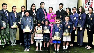 The group of chess players who received trophies at the ceremony held at Colombo Hilton.