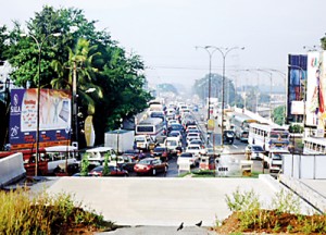 Bridge No. 3, Kelani – status of traffic at 7.30 a.m. on a weekday; a similar situation prevails on Bridge No. 2 (not pictured)