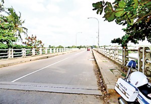 Bridge No.  1, in Mattakkuliya  – status of traffic at 7.30 a.m. on a weekday.