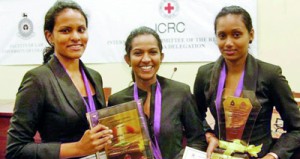 L-R Winners with trophy - Dilhara Gunaratna, Shehara Athukorala and Bemani Abeysinghe