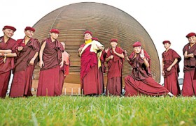 Kung fu nuns teach cosmic energy to CERN scientists