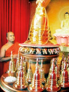 Ven. Chandakitti at the dhatu mandiraya