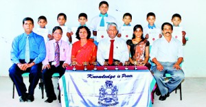 Seated (from left): Mahesh Ekanayake (Head Coach), Sarath Silva (Principal), Mallika Jayamanna (Head Mistress), Peter Nanayakkara (Chief Operating Officer), Pamudi Jayaweera (TIC), Vijitha Hettiarachchi (Coach). Standing (from left); Manthuka Rupatunga, Dulaksha Rajapaksha, Chavindu Dissanayake, Janith Bonifas, Dakshina Daluwatte, Prashan Jayawardena, Sithila Rashmika.