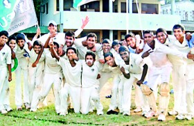 Avinash bowls Lyceum home