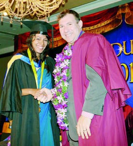 Dishnika Nilmini receiving the award for Best Performer B.A. (Hons) in Business & Marketing