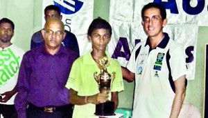 The most outstanding player in Jaffna District Mohan Agashan of Central College Jaffna receiving the Abans Challenge Trophy from the chief guest Steve Harknett , Project Manager - Sports For All,Handicap Internationalin Vavuniya also in the picture Chandana Perera, the chief coordinating Officer of the TTASL.