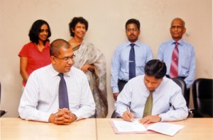 Signing of the agreement for the replication of key e-Society projects in the Eastern & Northern provinces of Sri Lanka between CEO of ICTA – Mr Reshan Dewapura and Executive Director of Skills International – Mr Danesh Abeyawickrama. Looking on are; Ms Indumini Kodikara, Project Manager – e-Society ICTA, Ms Chithrangani Mubaraka, Snr Programme Head – e-Society- ICTA, Mr G Gajan, Asst Manager, Projects -Skills International and Mr J Weerasinghe – Head of Projects, Skills International.