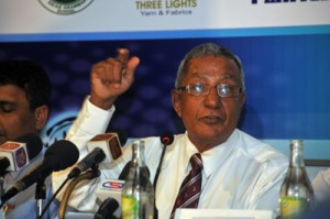 Nelson Mendis Senior Coach and Chairman of the CCC School of Cricket briefs the media at the press conference.
