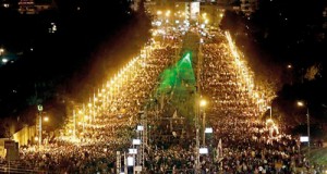 Thousands of Egyptian opposition protesters demonstrate outside the presidential palace in Cairo (AFP)