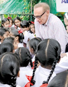 Mr. Carr in a lively conversation with St. Anthony’s College students.  Pic by Susantha Liyanawatte