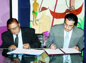 Seen here HRC Chairman Priyantha Perera and Qatar Human Rights chief Dr. Ali Bin Samikh Al-Marri  signing the agreement.