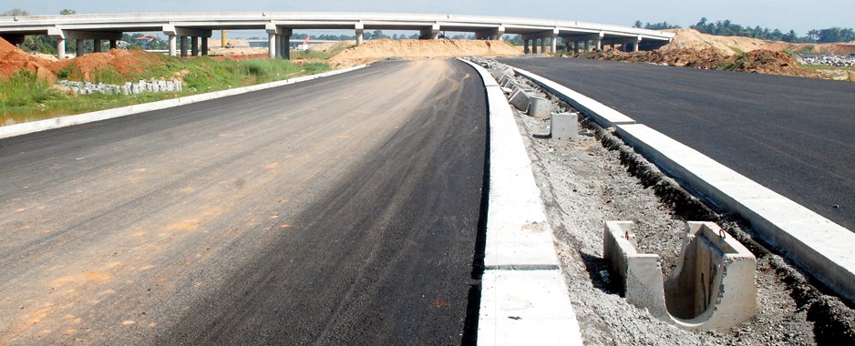 Katunayake expressway  to be ready in August